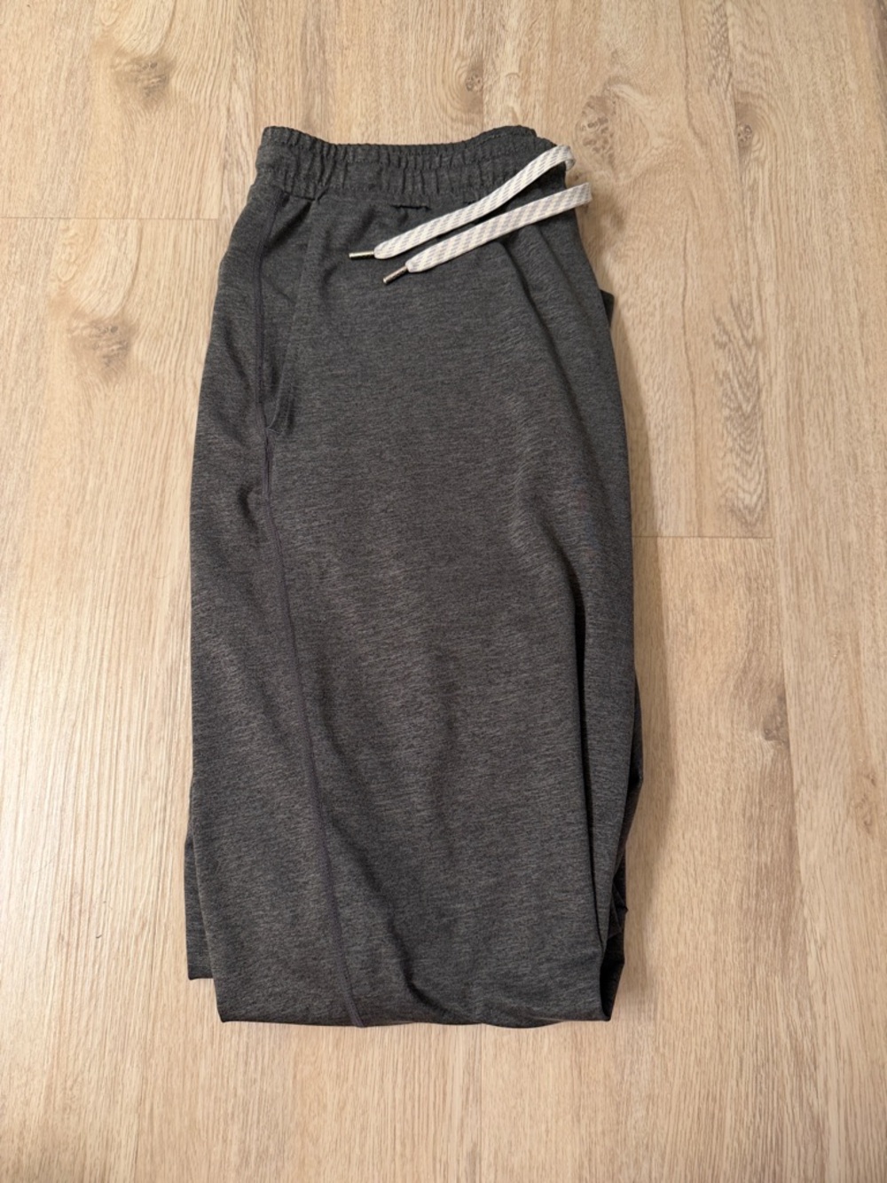 Vuori heathered grey Sunday performance joggers medium